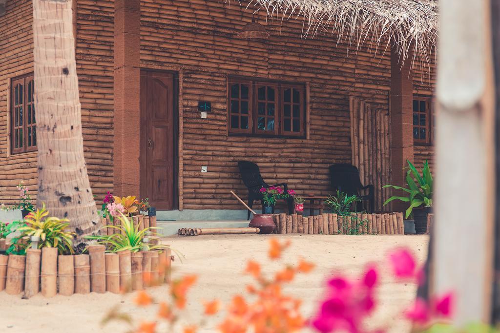 Surfpoint Sri Lanka Kite Village คัลพิทิยา ภายนอก รูปภาพ